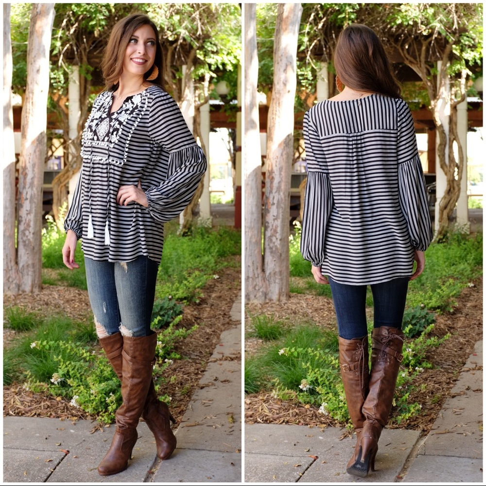 ✨LAST ONE✨Black and White Embroidered Boho Tunic - Picture 3 of 4